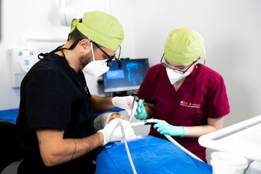 Behandlungsablauf Implantologie, Zahnarzt Essen Zentrum, Dr. Koravi